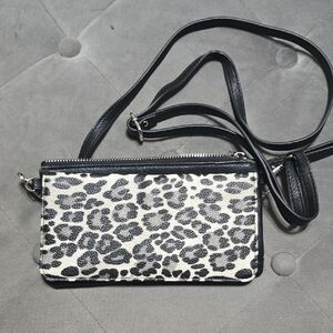 Chic Leopard Print Crossbody Bag with Black Accents